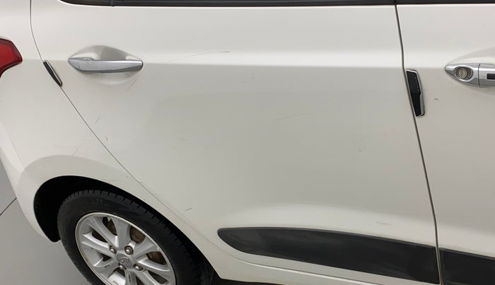 2015 Hyundai Grand i10 ASTA 1.1 CRDI, Diesel, Manual, 1,21,650 km, Right rear door - Slightly dented