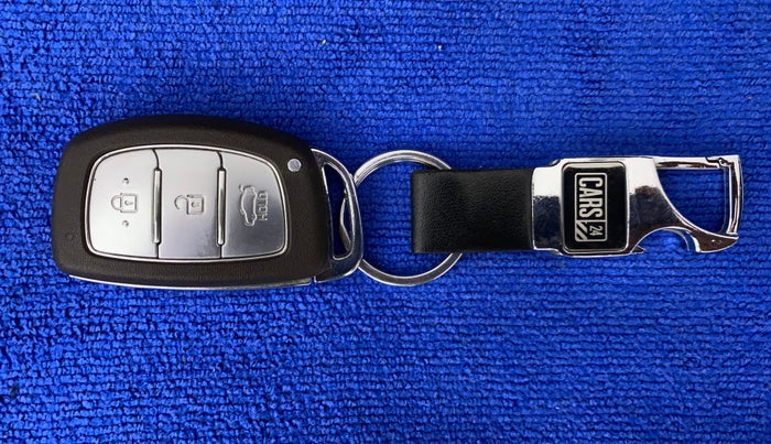 2015 Hyundai Grand i10 ASTA 1.1 CRDI, Diesel, Manual, 1,21,650 km, Key Close Up