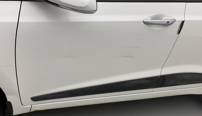 2015 Hyundai Grand i10 ASTA 1.1 CRDI, Diesel, Manual, 1,21,650 km, Front passenger door - Slightly dented