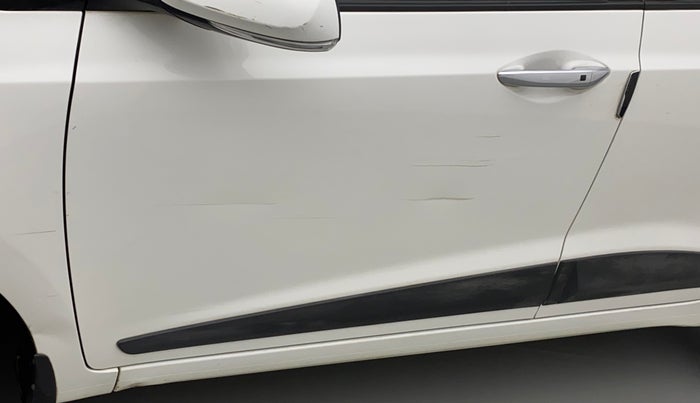 2015 Hyundai Grand i10 ASTA 1.1 CRDI, Diesel, Manual, 1,21,650 km, Front passenger door - Minor scratches