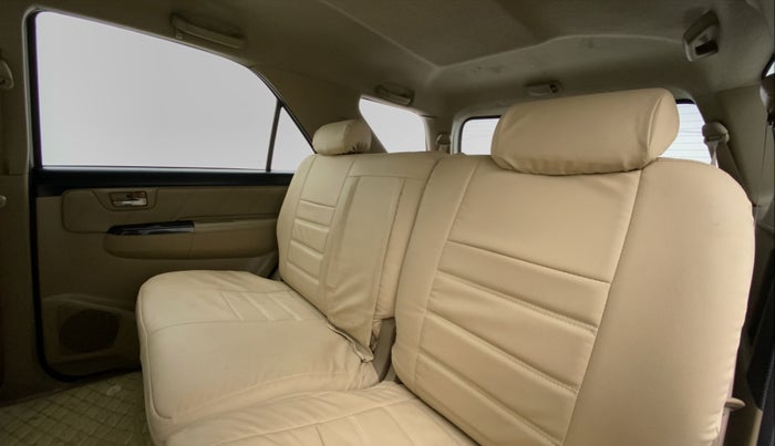 2014 Toyota Fortuner SPORTIVO 4X2 MT, Diesel, Manual, Right Side Rear Door Cabin