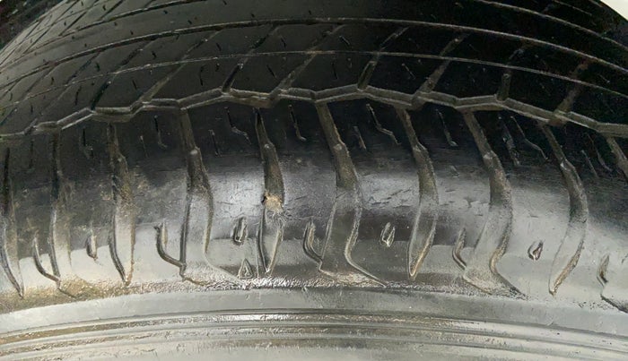 2014 Toyota Fortuner SPORTIVO 4X2 MT, Diesel, Manual, Left Rear Tyre Tread