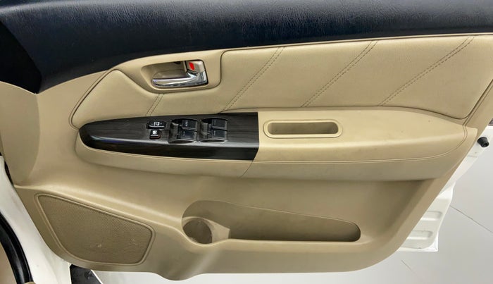 2014 Toyota Fortuner SPORTIVO 4X2 MT, Diesel, Manual, Driver Side Door Panels Control