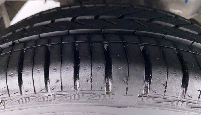 2018 Hyundai Eon MAGNA PLUS, Petrol, Manual, 9,154 km, Right Rear Tyre Tread