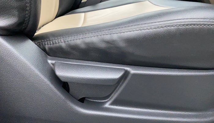 2018 Hyundai Eon MAGNA PLUS, Petrol, Manual, 9,154 km, Driver Side Adjustment Panel