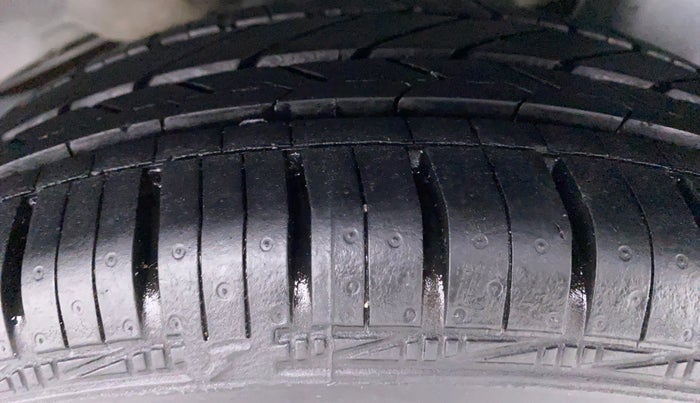 2018 Hyundai Eon MAGNA PLUS, Petrol, Manual, 9,154 km, Left Rear Tyre Tread