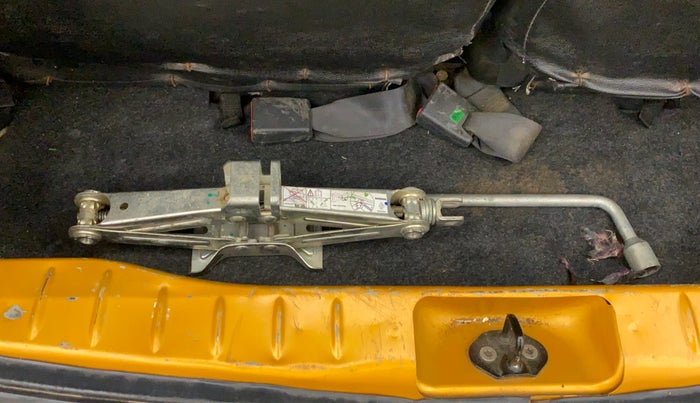 2019 Renault TRIBER 1.0 RXL PETROL, Petrol, Manual, 27,335 km, Dicky (Boot door) - Tool missing