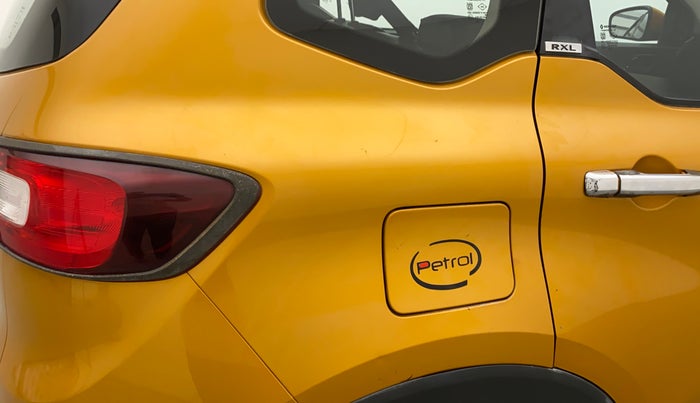 2019 Renault TRIBER 1.0 RXL PETROL, Petrol, Manual, 27,335 km, Right quarter panel - Slightly dented