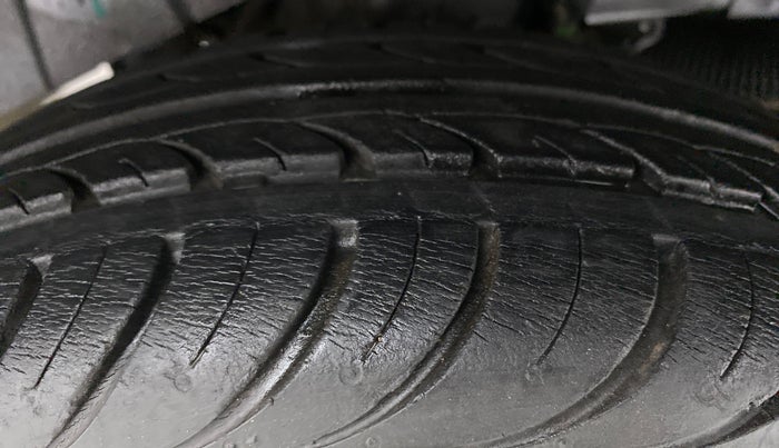 2010 Hyundai Santro Xing GLS, Petrol, Manual, 20,245 km, Left Rear Tyre Tread