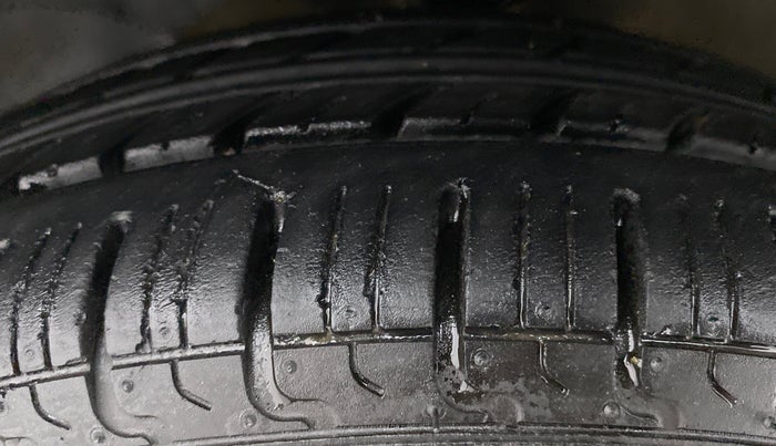 2010 Hyundai Santro Xing GLS, Petrol, Manual, 20,245 km, Left Front Tyre Tread