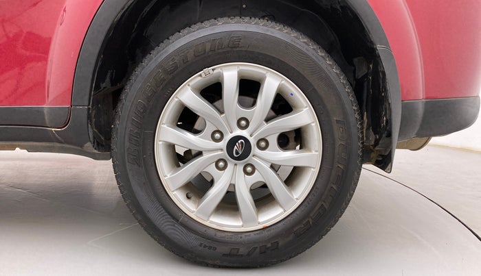 2021 Mahindra XUV500 W9, Diesel, Manual, 21,304 km, Left Rear Wheel
