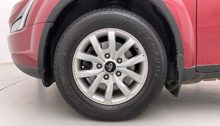 2021 Mahindra XUV500 W9, Diesel, Manual, 21,304 km, Left Front Wheel