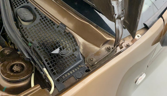 2014 Renault Duster RXL PETROL, Petrol, Manual, 61,855 km, Bonnet (hood) - Cowl vent panel has minor damage