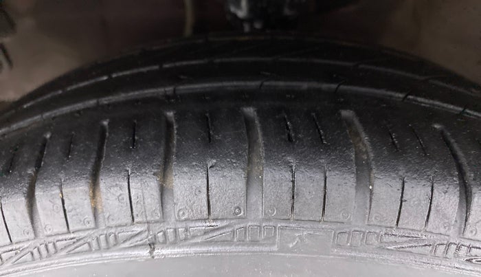 2015 Hyundai i10 SPORTZ 1.1 IRDE2, Petrol, Manual, 54,886 km, Left Front Tyre Tread