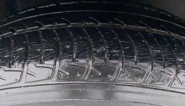 2015 Maruti Celerio VXI d, Petrol, Manual, 38,913 km, Right Front Tyre Tread
