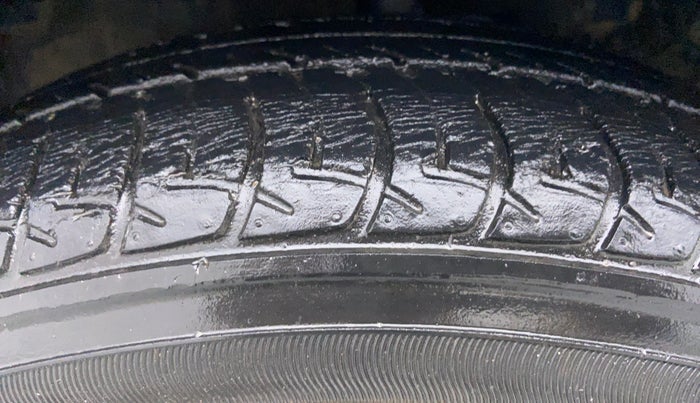 2015 Maruti Celerio VXI d, Petrol, Manual, 38,913 km, Left Front Tyre Tread