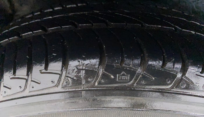 2015 Maruti Celerio VXI d, Petrol, Manual, 38,913 km, Right Rear Tyre Tread