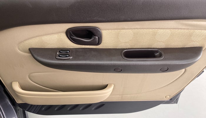 2014 Hyundai Santro Xing GLS, Petrol, Manual, 73,947 km, Driver Side Door Panels Control