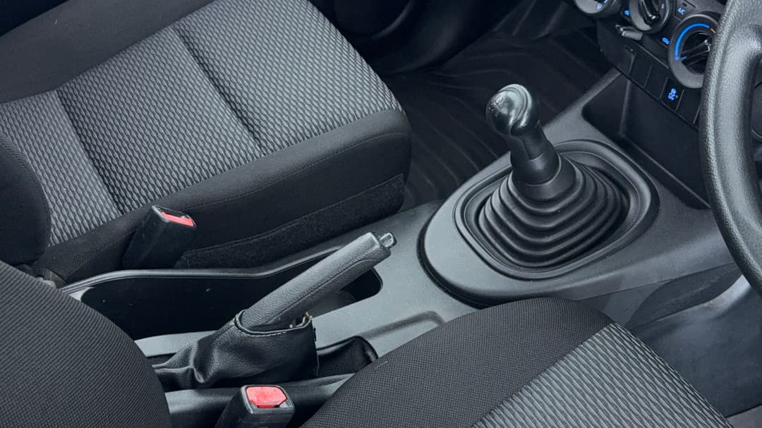 2019 Toyota Hilux Workmate, Manual, 44618 km, Center Console