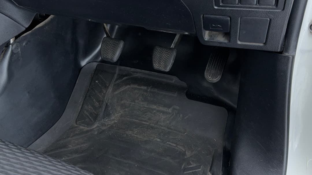 2019 Toyota Hilux Workmate, Manual, 44618 km, Pedals and Footmat