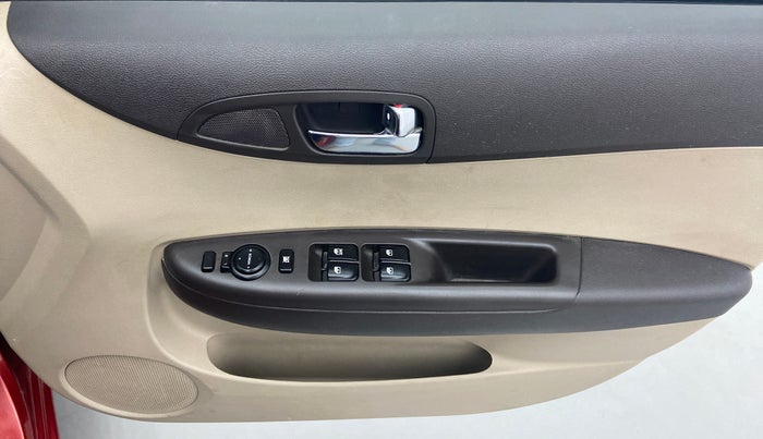 2014 Hyundai i20 SPORTZ 1.2 VTVT, Petrol, Manual, 33,892 km, Driver Side Door Panels Controls