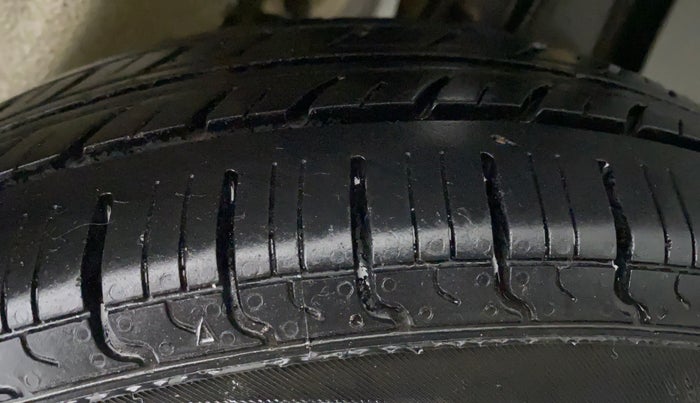 2018 Maruti Wagon R 1.0 LXI CNG, CNG, Manual, 54,039 km, Left Rear Tyre Tread