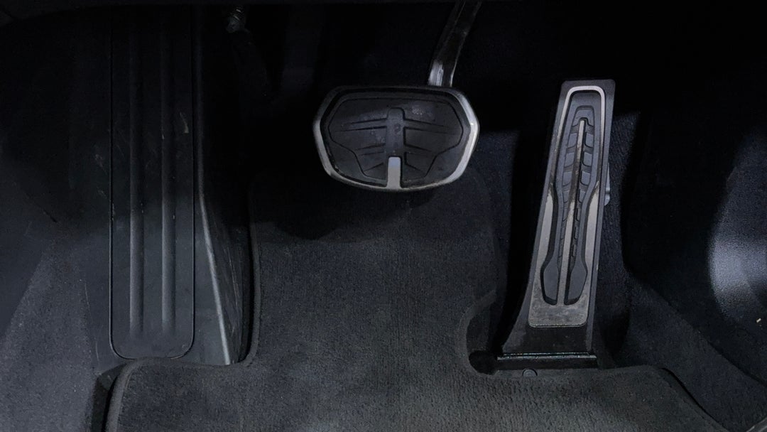 2019 BMW 1 18i M Sport, Automatic, 45275 km, Pedals and Footmat