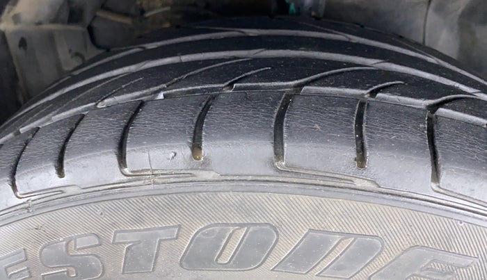 2015 Maruti S Cross ZETA 1.6, Diesel, Manual, 71,003 km, Left Front Tyre Tread