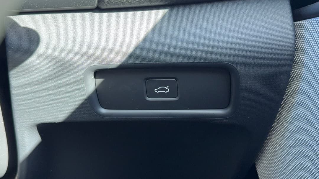 2022 Polestar 2 Long Range Dual Motor 78kwh, Automatic, 32095 km, Utility Switches/Buttons