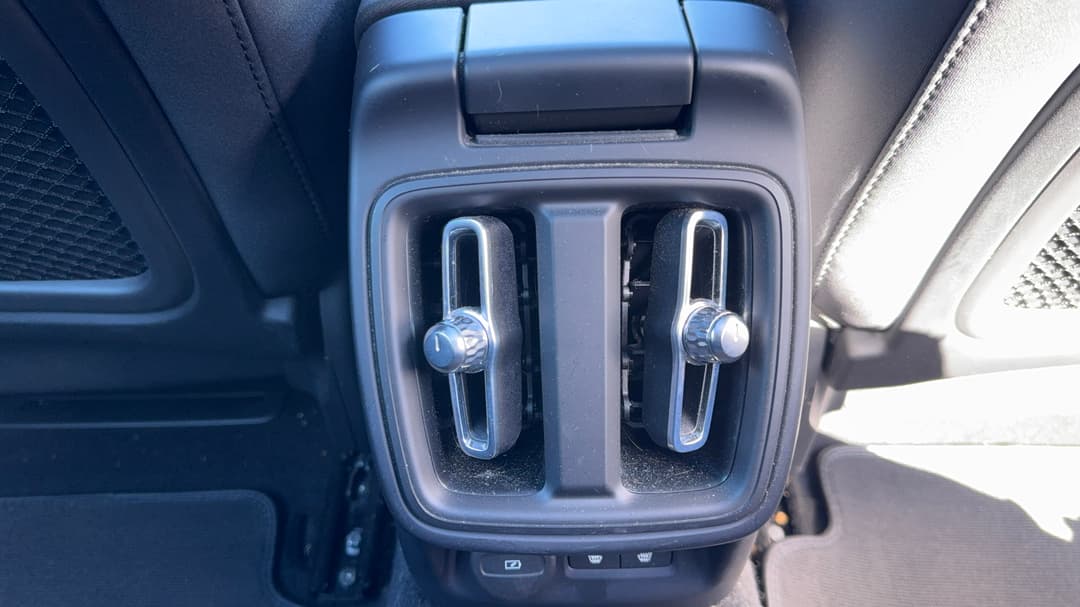 2022 Polestar 2 Long Range Dual Motor 78kwh, Automatic, 32095 km, Rear A/C Vent