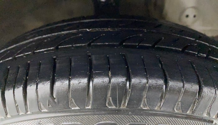 2014 Hyundai Eon ERA +, Petrol, Manual, 85,017 km, Right Front Tyre Tread