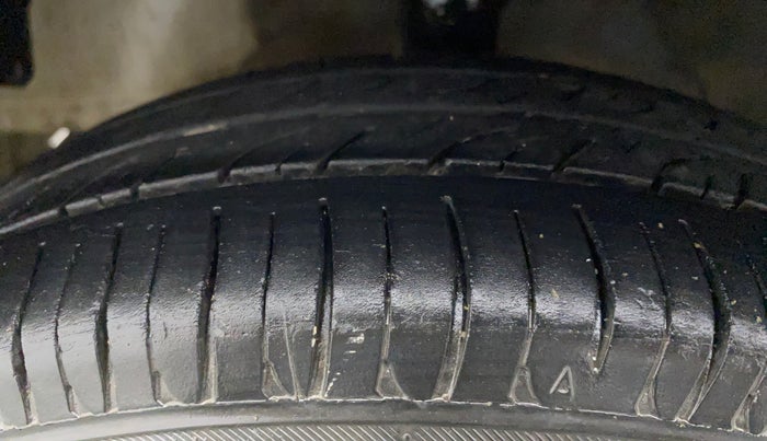 2014 Hyundai Eon ERA +, Petrol, Manual, 85,017 km, Left Front Tyre Tread