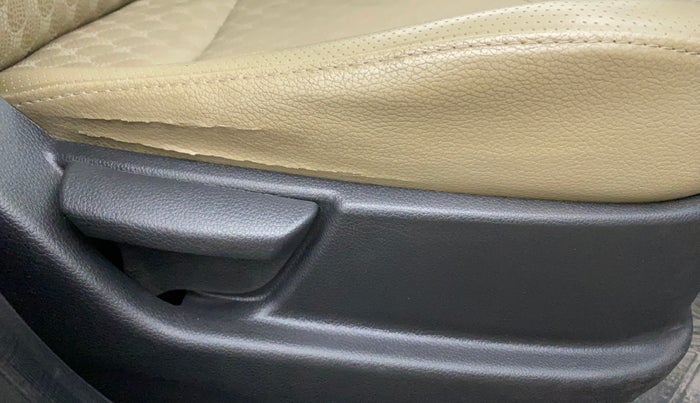 2018 Hyundai Eon MAGNA +, Petrol, Manual, 57,231 km, Driver Side Adjustment Panel