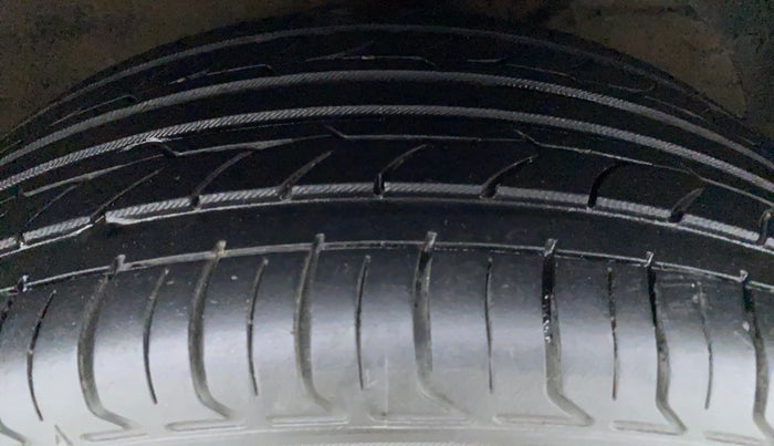 2015 Maruti Baleno ALPHA 1.2 K12, Petrol, Manual, 61,210 km, Left Front Tyre Tread