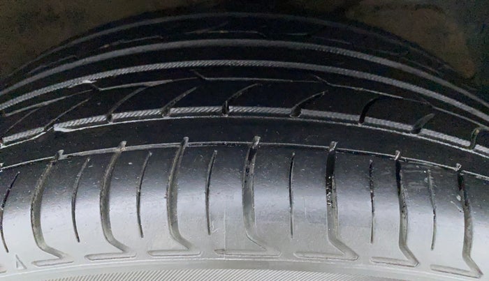 2015 Maruti Baleno ALPHA 1.2 K12, Petrol, Manual, 61,210 km, Right Front Tyre Tread