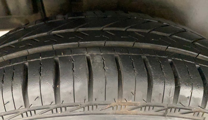 2014 Maruti Swift VXI, Petrol, Manual, 56,661 km, Right Rear Tyre Tread