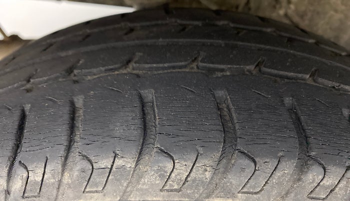2017 Datsun Go T, Petrol, Manual, 26,883 km, Right Rear Tyre Tread