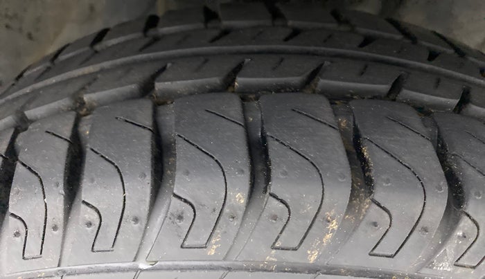 2017 Datsun Go T, Petrol, Manual, 26,883 km, Right Front Tyre Tread