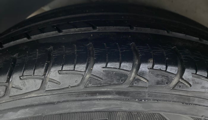 2016 Hyundai Verna FLUIDIC 1.4 VTVT, Petrol, Manual, 53,414 km, Right Rear Tyre Tread