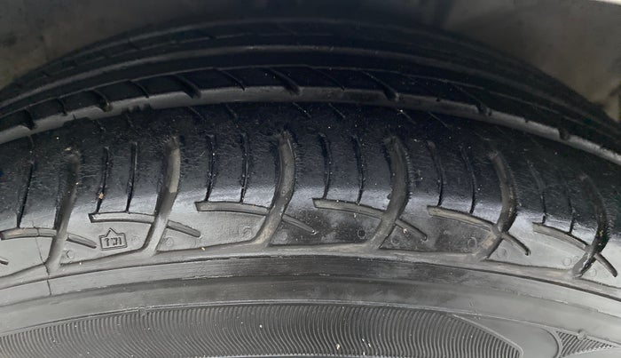 2016 Hyundai Verna FLUIDIC 1.4 VTVT, Petrol, Manual, 53,414 km, Right Front Tyre Tread