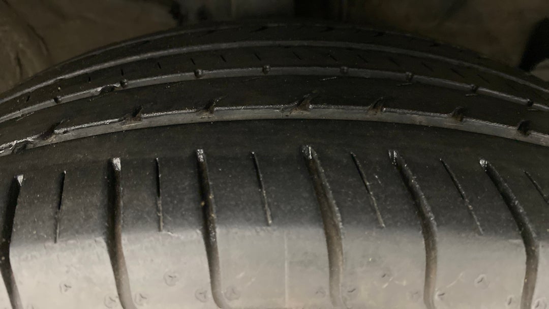 Right Front Tyre Tread