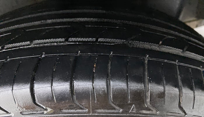2020 Maruti Ertiga VXI CNG, CNG, Manual, 67,701 km, Left Rear Tyre Tread