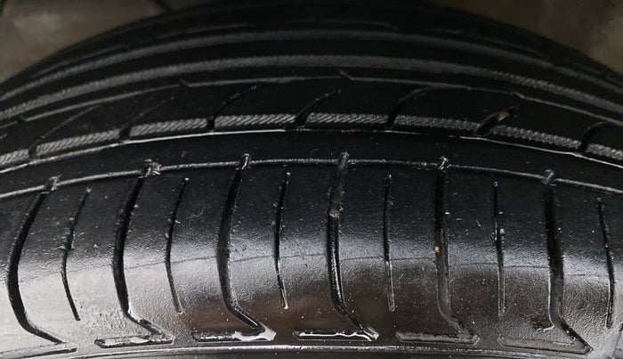 2020 Maruti Ertiga VXI CNG, CNG, Manual, 67,701 km, Left Front Tyre Tread
