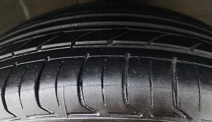 2020 Maruti Ertiga VXI CNG, CNG, Manual, 67,701 km, Right Front Tyre Tread