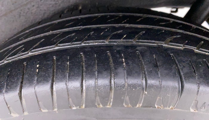 2013 Maruti Wagon R 1.0 VXI, Petrol, Manual, 54,025 km, Left Rear Tyre Tread