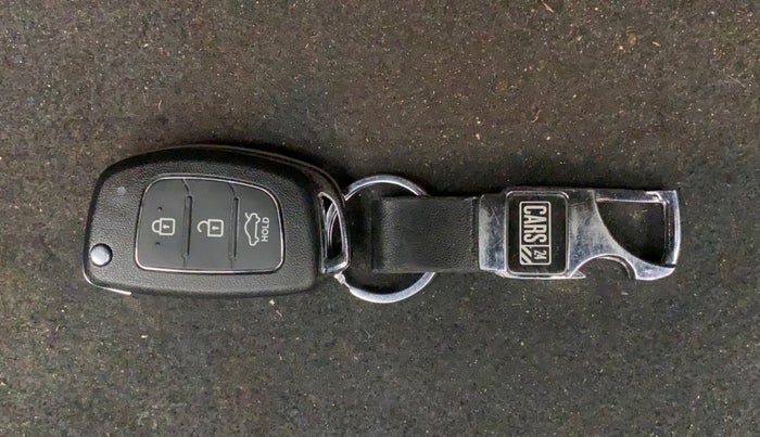 2013 Hyundai Verna FLUIDIC 1.6 CRDI SX, Diesel, Manual, 1,18,574 km, Key Close Up