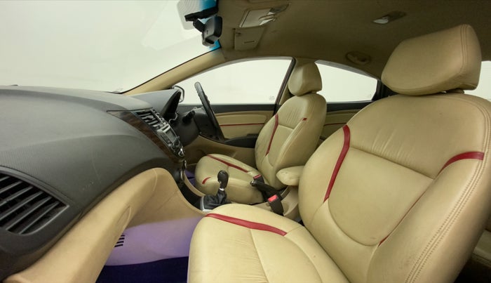 2013 Hyundai Verna FLUIDIC 1.6 CRDI SX, Diesel, Manual, 1,18,685 km, Right Side Front Door Cabin