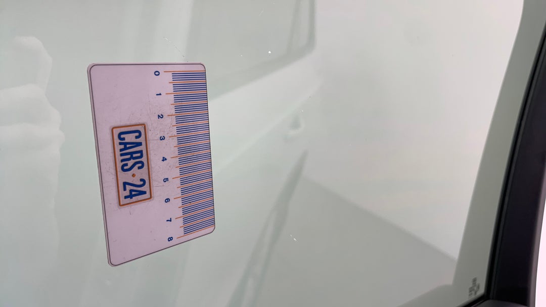 Window Glass Front RHS Tinting Scratched