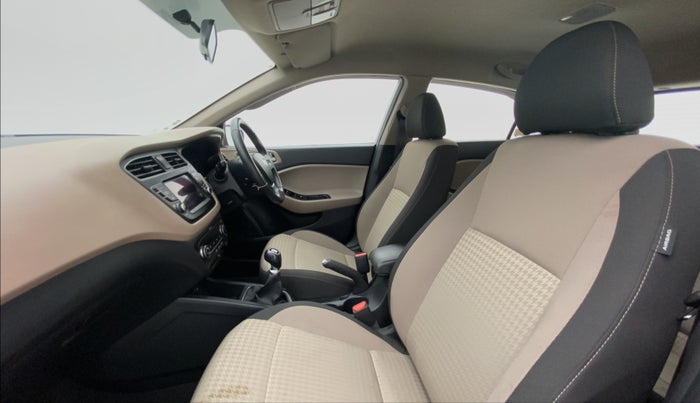 2018 Hyundai Elite i20 ASTA 1.2 (O), Petrol, Manual, 15,752 km, Right Side Front Door Cabin