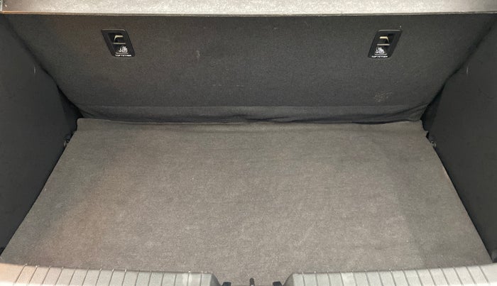 2018 Hyundai Elite i20 ASTA 1.2 (O), Petrol, Manual, 15,752 km, Boot Inside